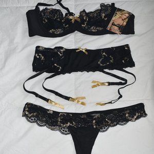 Dreamgirl 3 Piece floral embroidery set with bra, garter belt and G-string